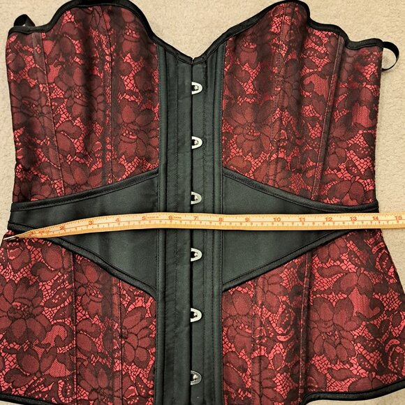 Satin and lace corset - Picture 2 of 5